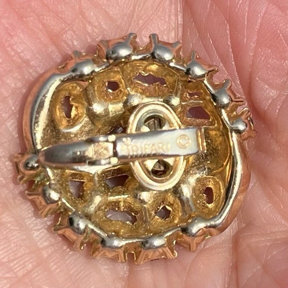 Vintage Crown Trifari Earrings Purple Rhinestone Gold Tone Round Clip-On‎ Signed - Picture 2 of 2